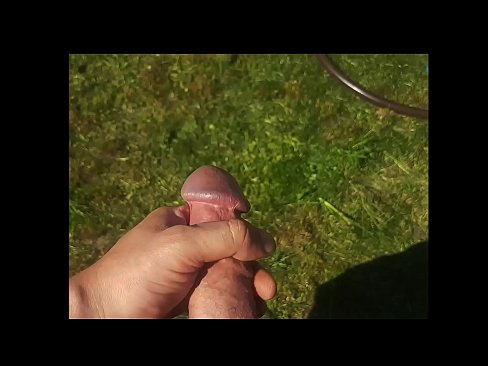 ❤️ Keçika germ di bexçeyek havînê de pisîka xwe ya pembe diqelişe û bi şuştinê dixe. ❤❌ Vîdyoyê qijk  li porno ku.hentaisea-com.ru ❤